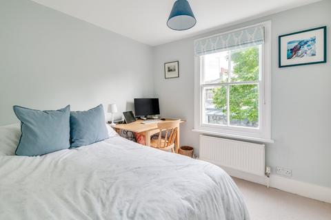 2 bedroom maisonette for sale - Harbut Road, London, SW11