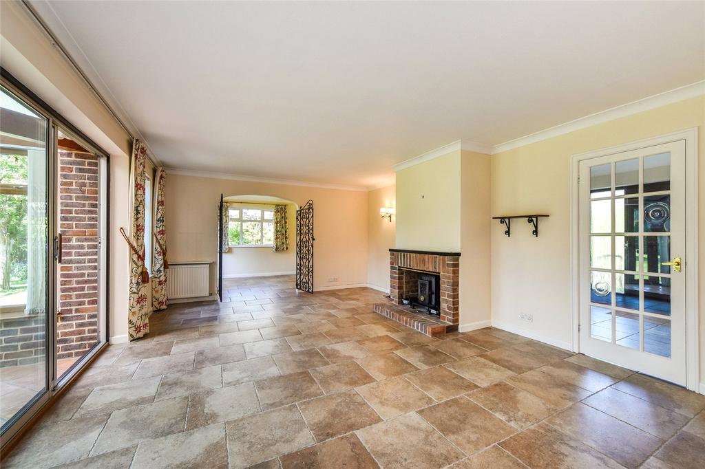 Dukes Meadow, Funtington, Chichester, West Sussex, PO18 3 bed bungalow