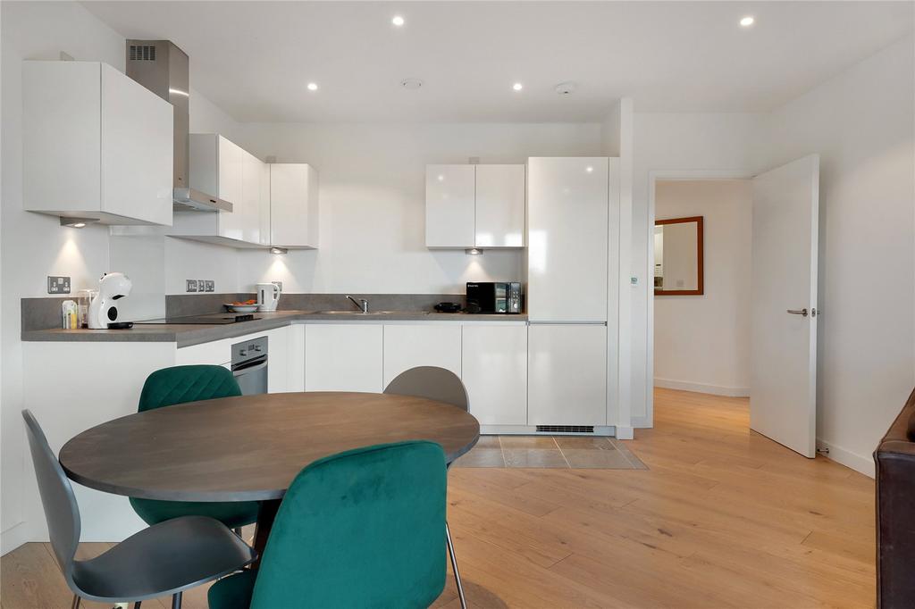 Trafalgar House, Juniper Drive, London 2 bed flat £2,250 pcm (£519 pw)
