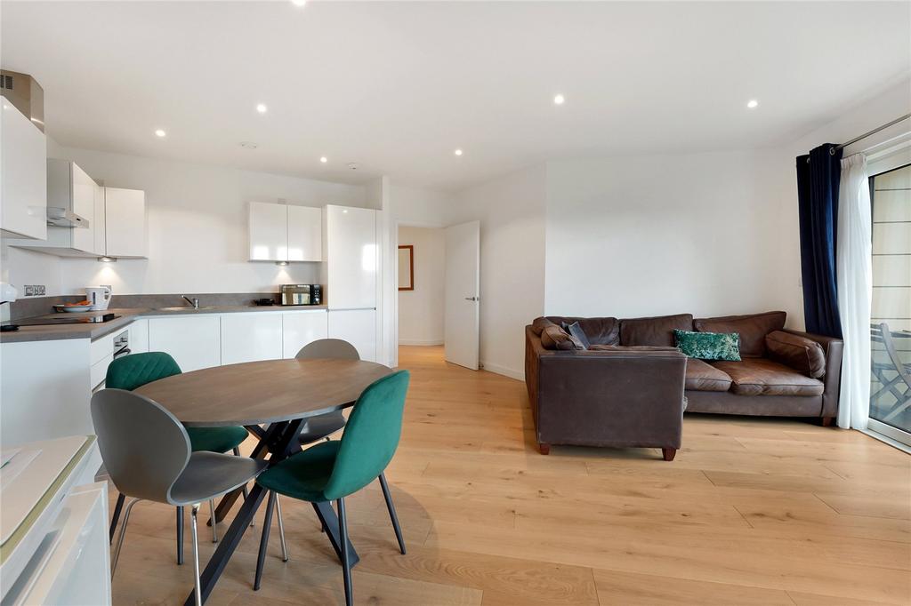 Trafalgar House, Juniper Drive, London 2 bed flat £2,250 pcm (£519 pw)