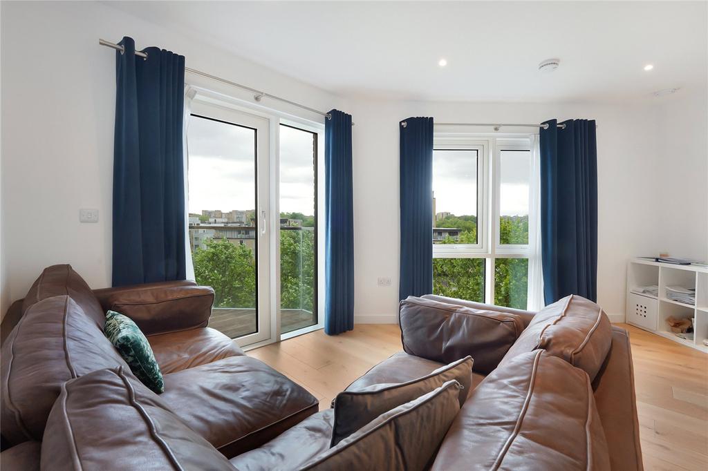 Trafalgar House, Juniper Drive, London 2 bed flat £2,250 pcm (£519 pw)