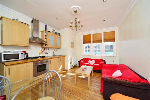 2 bedroom flat to rent, L Block, Peabody Estate, Vauxhall Bridge Road, London, SW1V