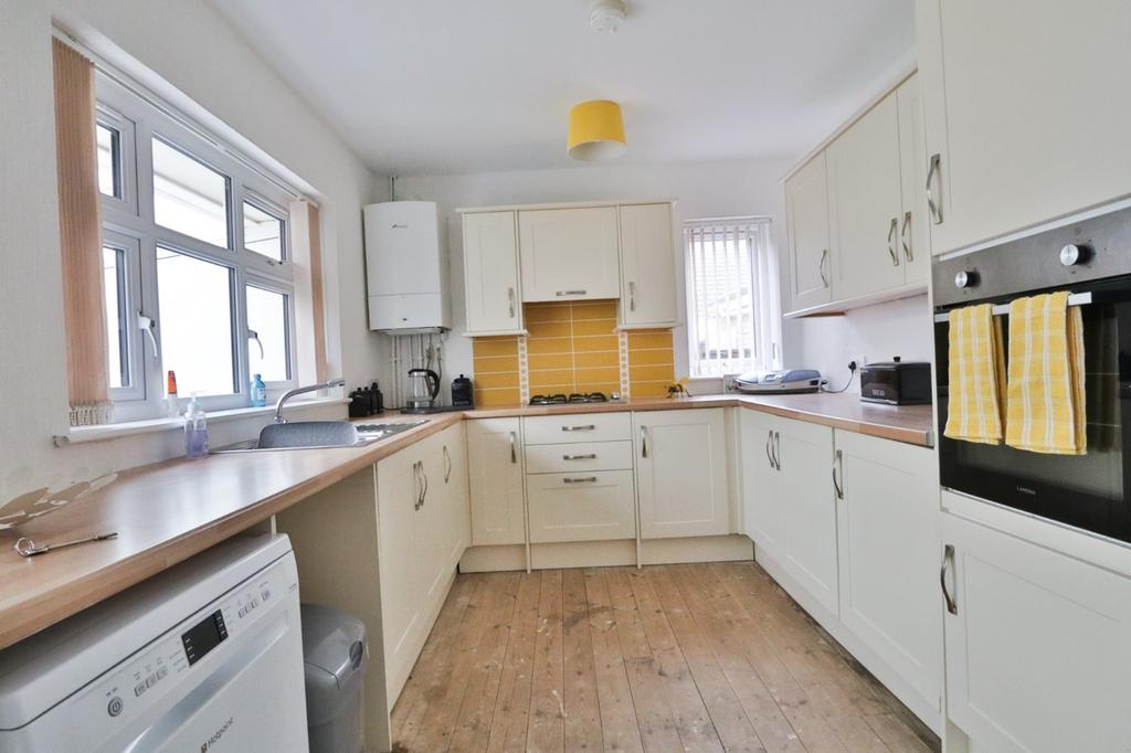 New Road, Hedon, Hull, HU12 4 bed semidetached house £225,000