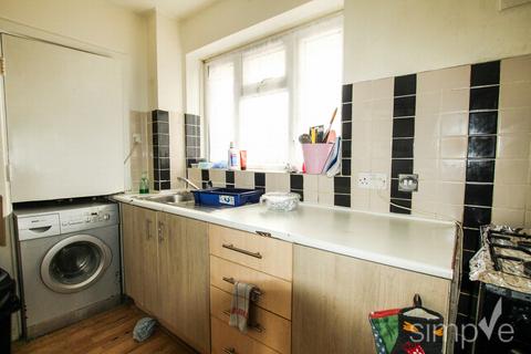 3 bedroom flat for sale, The Broadway, Southall, UB1