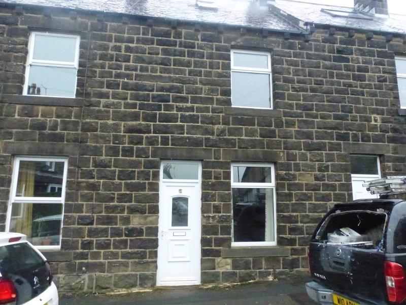 Dean Street, Ilkley, LS29 8JR 2 bed terraced house £750 pcm (£173 pw)
