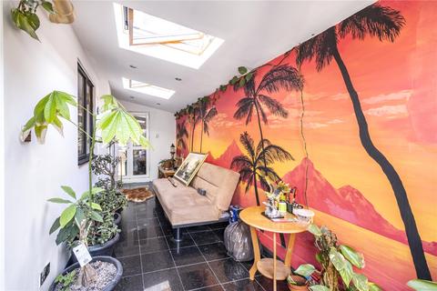 17 Clifden Road, London, E5 0LL