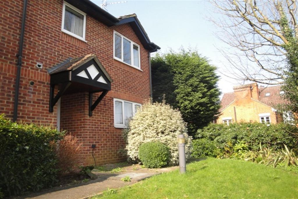 1 bedroom property in Godalming 1 bed property to rent £975 pcm (£225 pw)