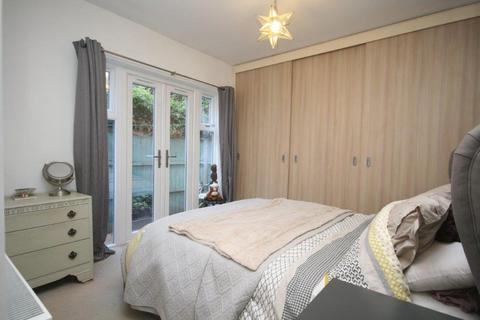 2 bedroom flat to rent, Gastein Road, W6