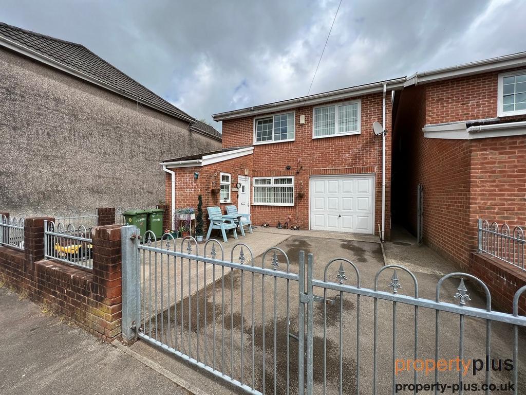 Telekebir Road Pontypridd Pontypridd 3 bed detached house for sale £250,000