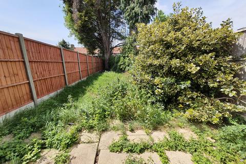 110 Hunters Square, Dagenham, RM10 8BG