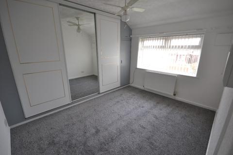 3 bedroom semi-detached house to rent - Pennine Drive, St Helens, WA9