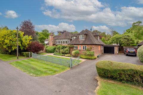 Venelles Hawks Hill Close, Fetcham, Leatherhead, KT22 9DL