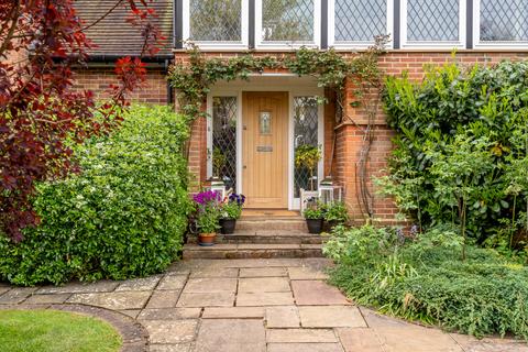 Venelles Hawks Hill Close, Fetcham, Leatherhead, KT22 9DL