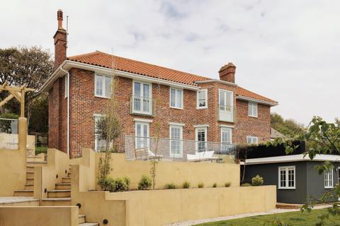5 bedroom detached house for sale - West Lawn Gardens, Sandgate, Kent