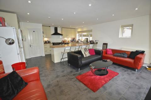 1 bedroom in a house share to rent, Bournemouth Road, Parkstone, Poole, Dorset, BH14