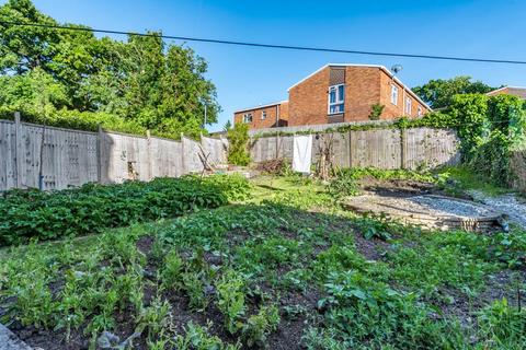 38 Staverton Road, Reading, RG2 7LG