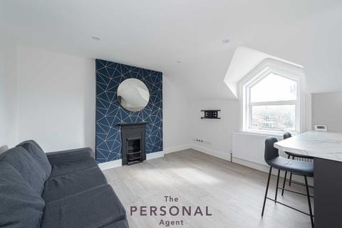 2 bedroom apartment to rent - Ashley Road, Epsom