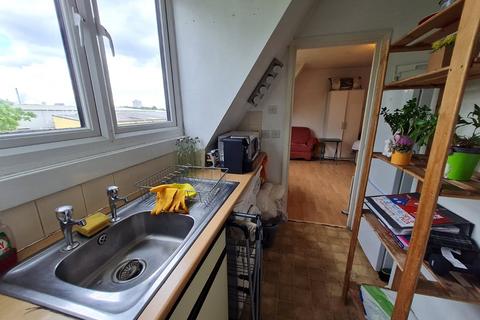 Studio to rent, Abbeyfields Close, Park Royal, London, NW10