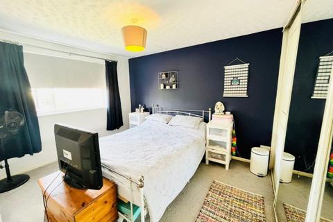 3 bedroom terraced house for sale - Colingsmead,Eldene,Swindon,SN3 3TH
