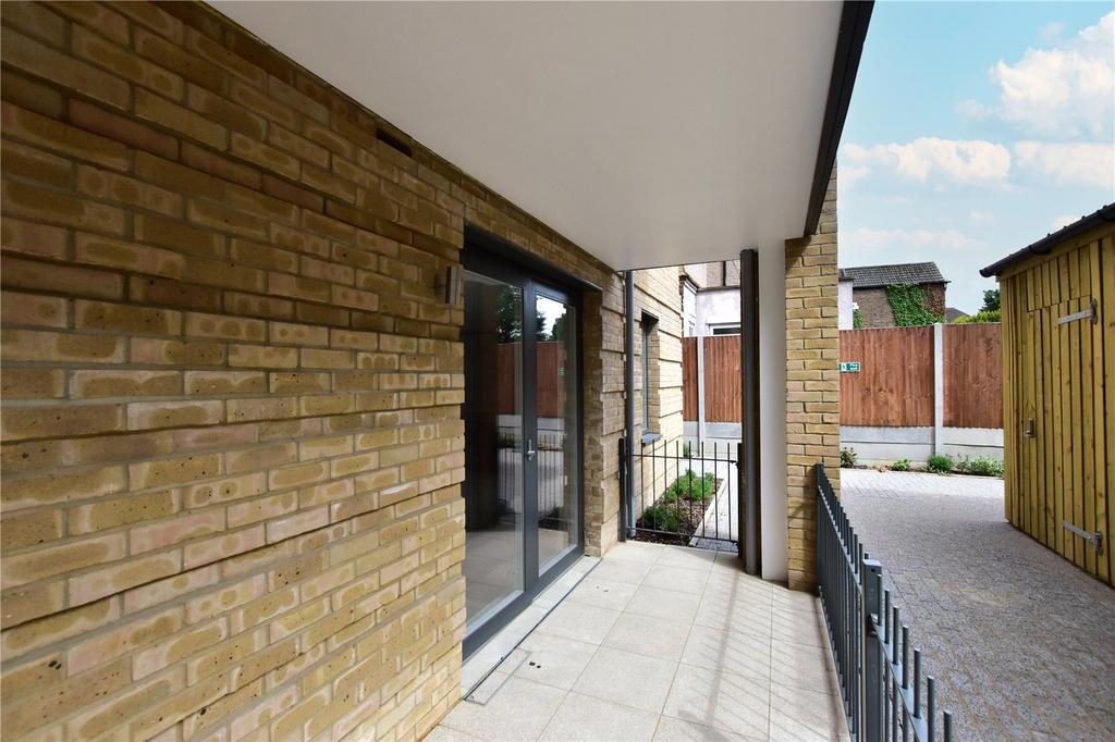 St Johns Road, Watford, WD17 2 bed apartment £350,000