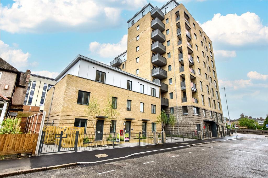 St Johns Road, Watford, WD17 2 bed apartment £350,000