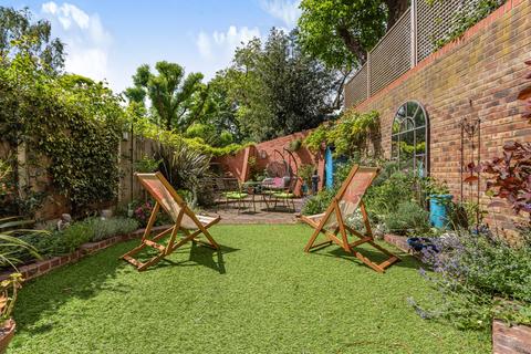 20 Eliot Place, London, SE3 0QL