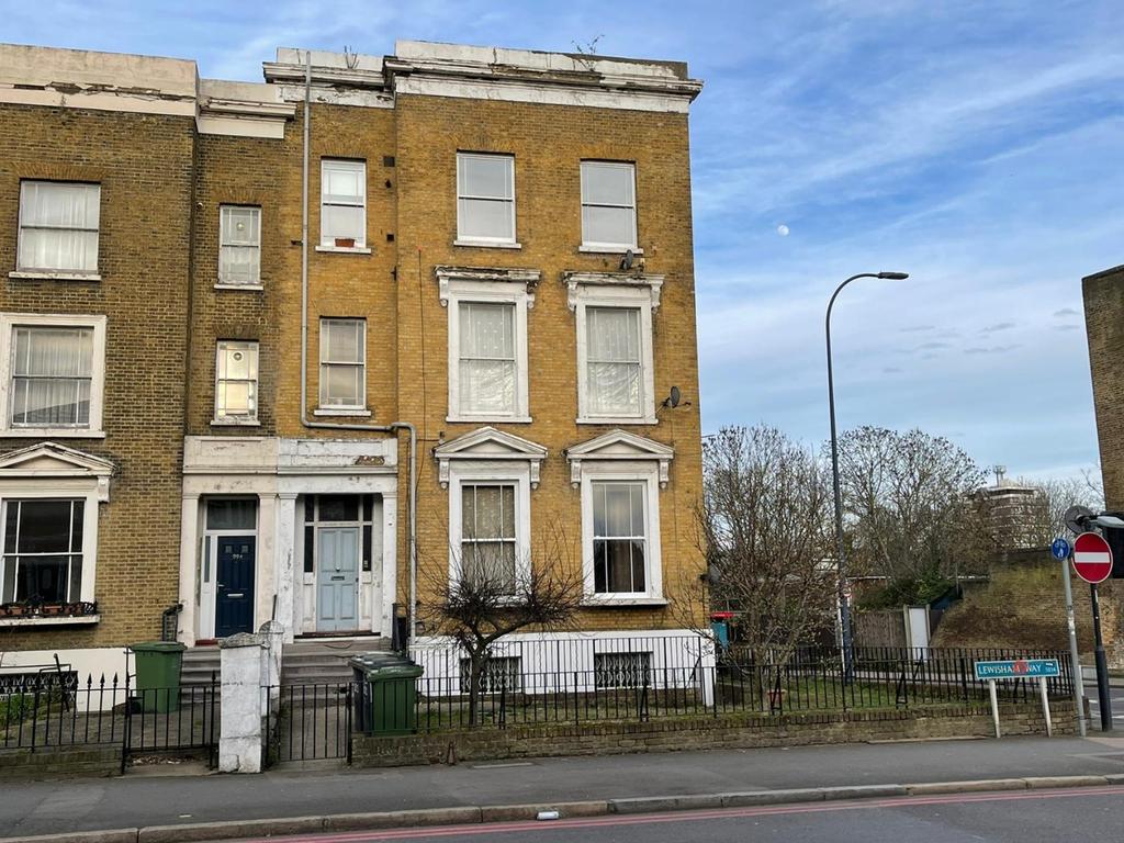 Lewisham Way, London, SE14 6QD 1 bed flat £1,300 pcm (£300 pw)