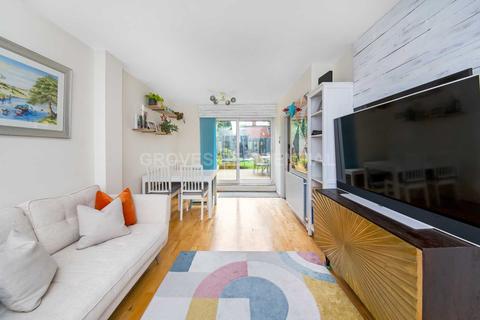31 Barton Green, New Malden, KT3 3HU