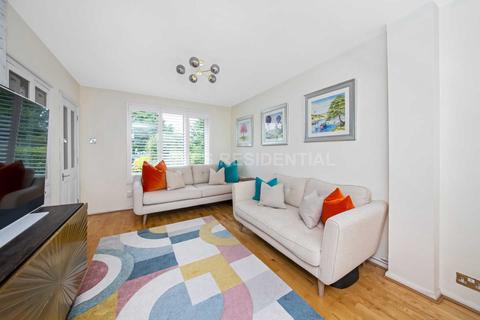 31 Barton Green, New Malden, KT3 3HU
