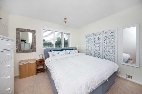 31 Barton Green, New Malden, KT3 3HU