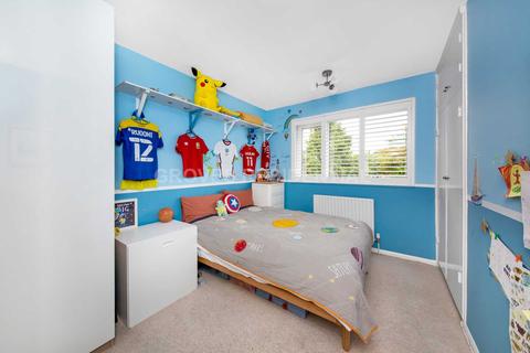 31 Barton Green, New Malden, KT3 3HU