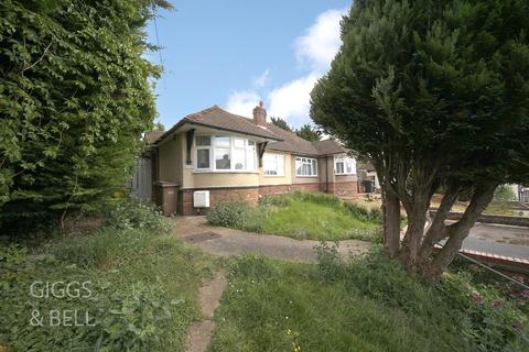 2 bedroom semi-detached bungalow for sale - Talbot Road, Luton, LU2