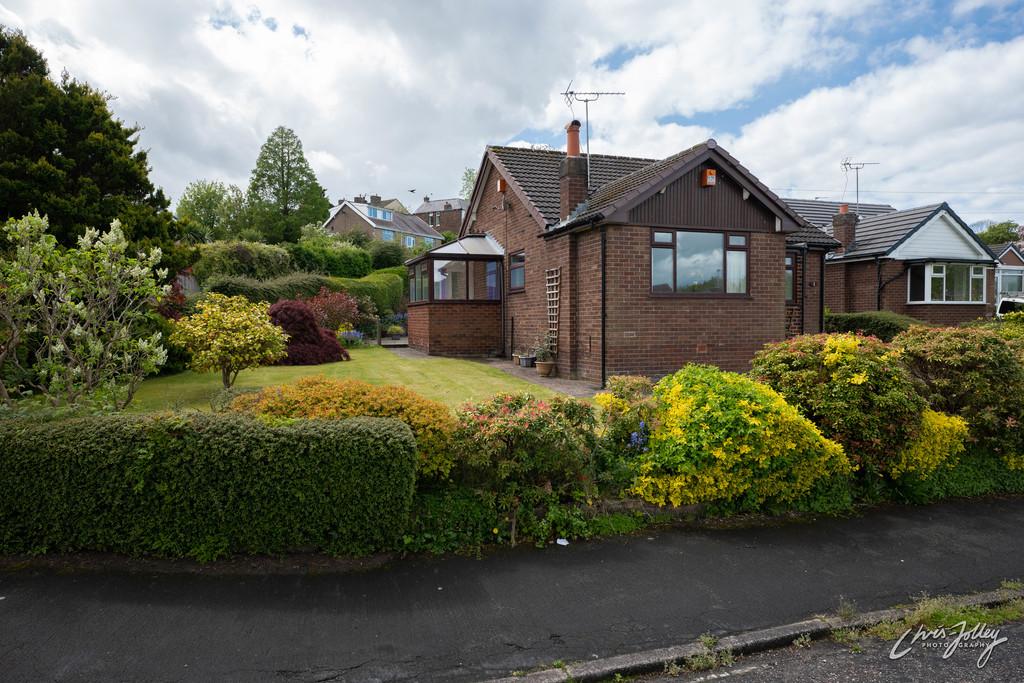 Ashwood Road, Disley, Stockport SK12 2EL 3 bed detached bungalow £335,000