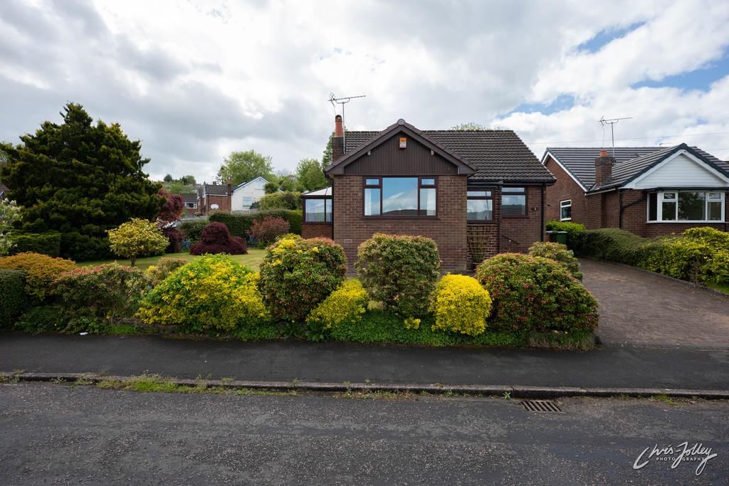 Ashwood Road, Disley, Stockport SK12 2EL 3 bed detached bungalow £335,000