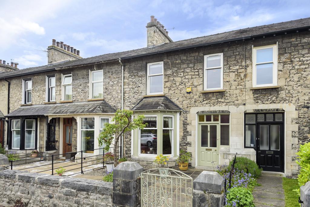 3 Castle Garth, Kendal, Cumbria, LA9 7AT 4 bed townhouse £425,000