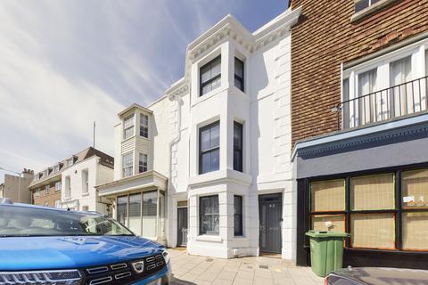 2 bedroom apartment for sale - Sandgate High Street, Kent