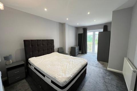2 bedroom flat to rent, West Wycombe Road, Hp12