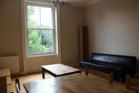 3 bedroom flat to rent, Kidbrooke Park Road, Blackheath