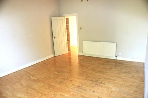 3 bedroom flat to rent, Kidbrooke Park Road, Blackheath