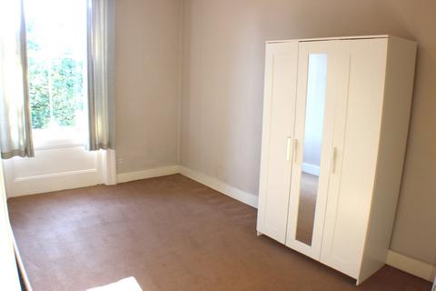 3 bedroom flat to rent, Kidbrooke Park Road, Blackheath