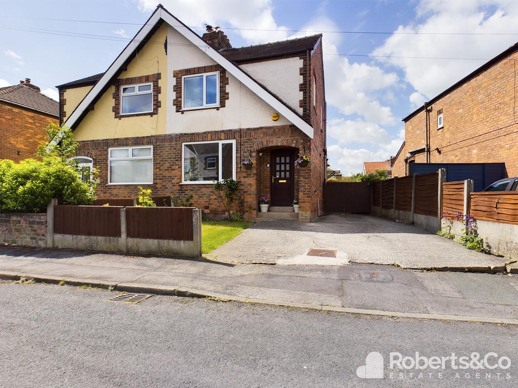 Fraser Avenue, Penwortham 3 bed semidetached house £180,000