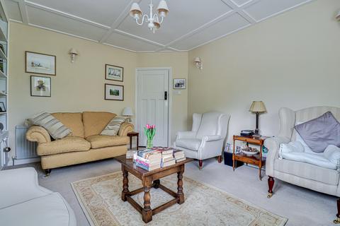 2 bedroom apartment for sale, St. Clements Drive, Leigh-on-sea, SS9