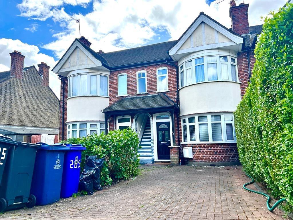 Christchurch Avenue, Harrow Weald 2 bed ground floor for