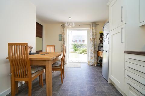 25 Taylor Crescent, Westward Ho, Bideford, EX39 3FA