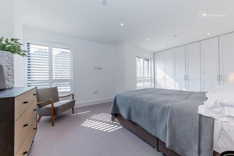 4 bedroom mews to rent, Pattison Road, Hampstead Borders, London