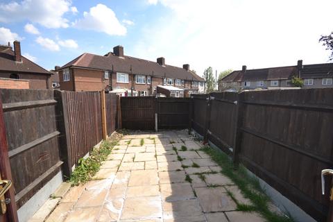 2 bedroom terraced house to rent, Page Close, Dagenham