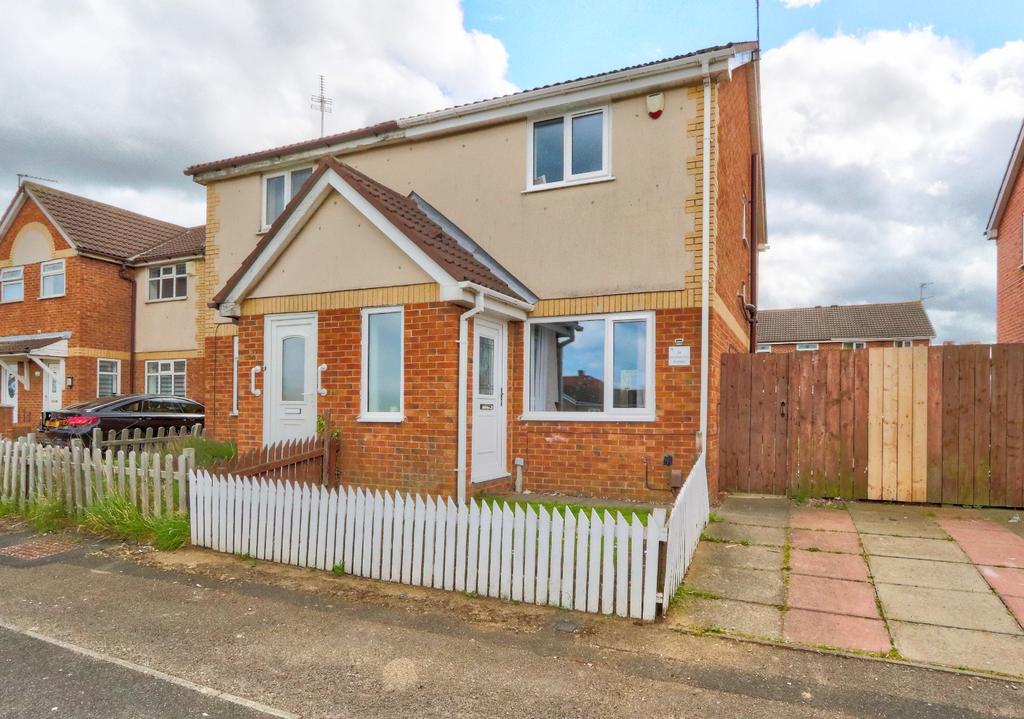 Glentworth Avenue, Netherfields, TS3 2 bed semidetached house £80,000