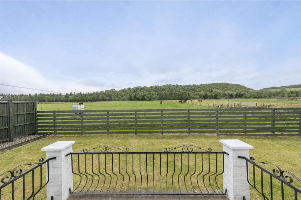 Cameron Cottage, 1 Small Holdings, Sauchenford, Plean, FK7 3 bed