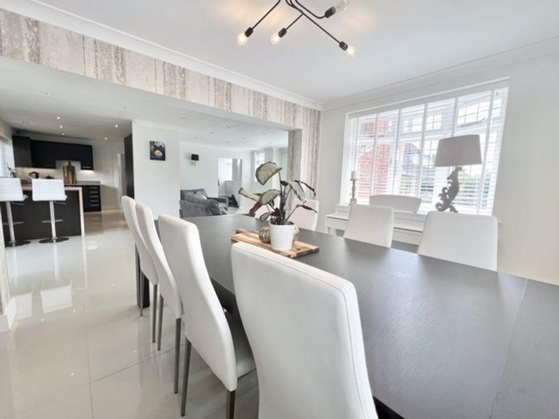 Dining to kitchen