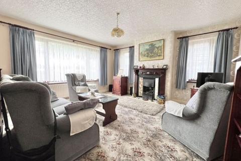 15 Cotswold Drive, Waltham, Grimsby, DN37 0EA
